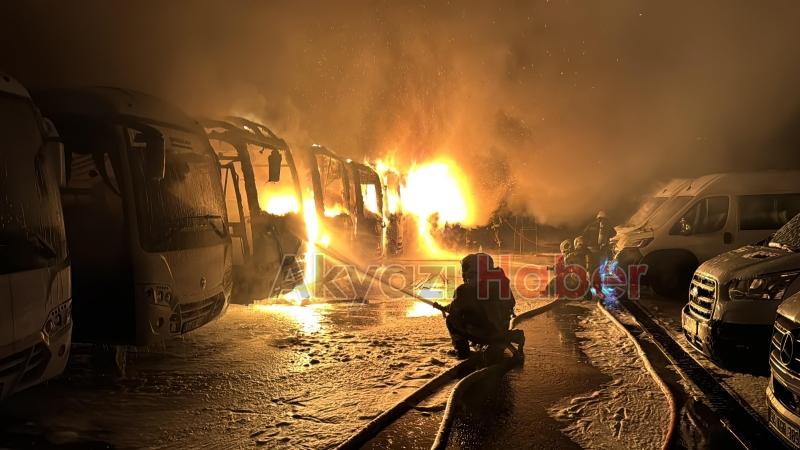 Alev alev yanan 15 araçtan geriye iskeletleri kaldı