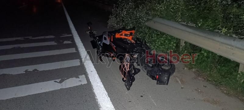Bariyerlere çarpan motosikletli hayatını kaybetti