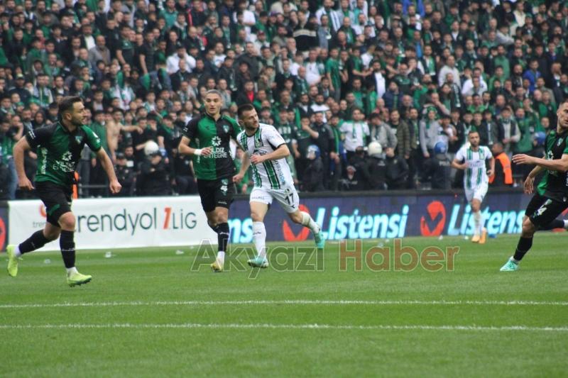 Kocaelispor'u yenen Sakaryaspor finalde