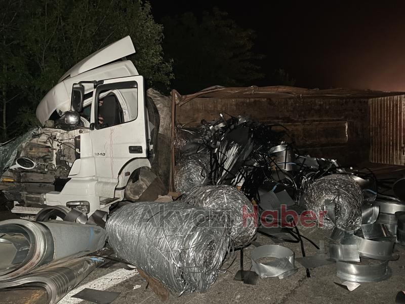 Lastik değiştirenlere tır çarptı 2 ölü