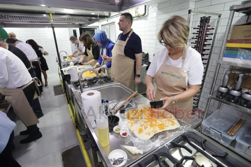 Protokol mutfağa geçti yemek yaptı