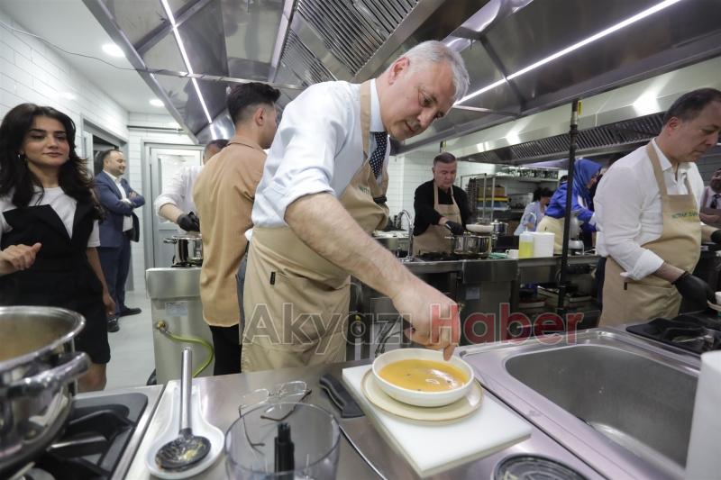 Protokol mutfağa geçti yemek yaptı