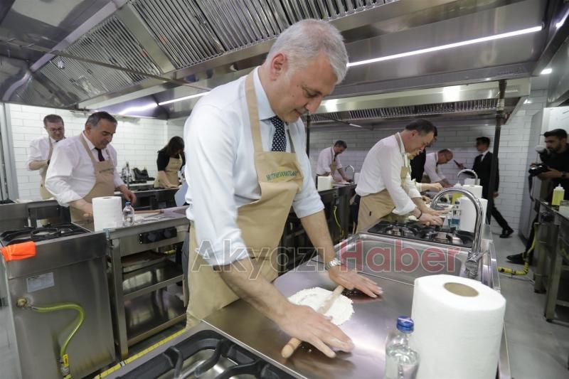 Protokol mutfağa geçti yemek yaptı