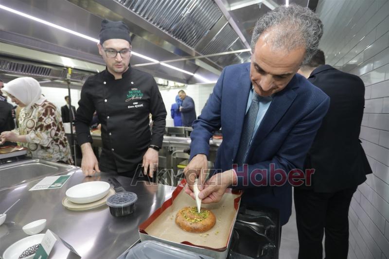 Protokol mutfağa geçti yemek yaptı