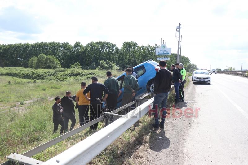 Bariyerlerde asılı kaldı sürücü şok yaşadı