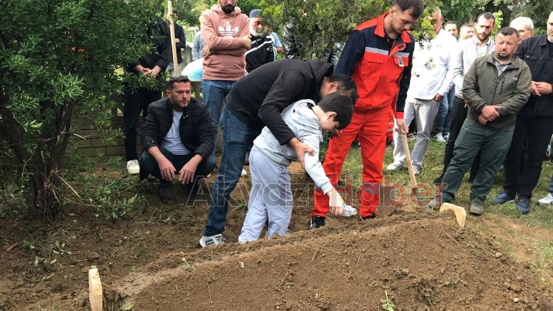 Patlamada hayatını kaybeden ormancı toprağa verildi