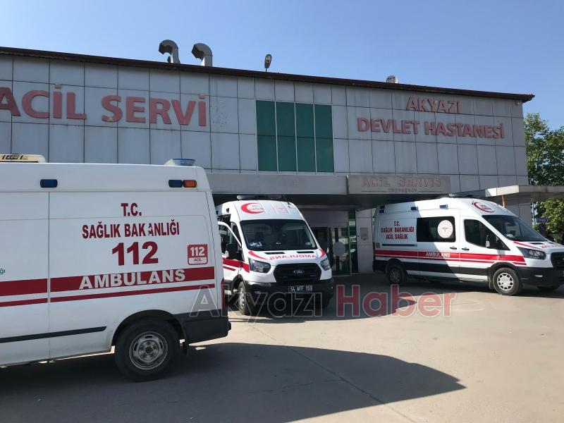 Akyazıda inşaatta iskele çöktü: 3 yaralı