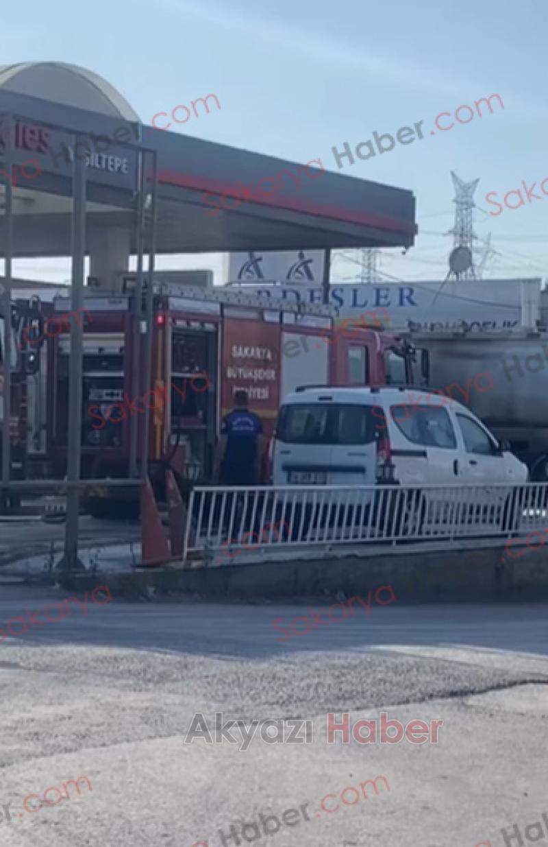 Akaryakıt istasyonunda dolum sırasında yangın 1'i ağır 2 yaralı