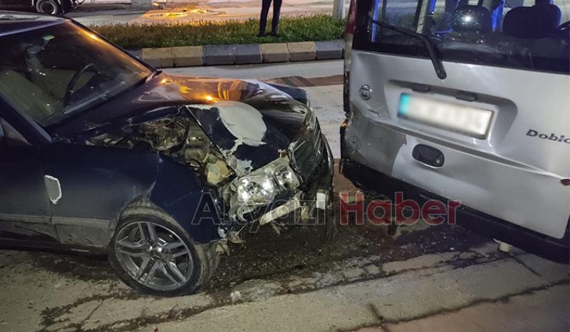 Cadde'de park halindeki araca çarptı