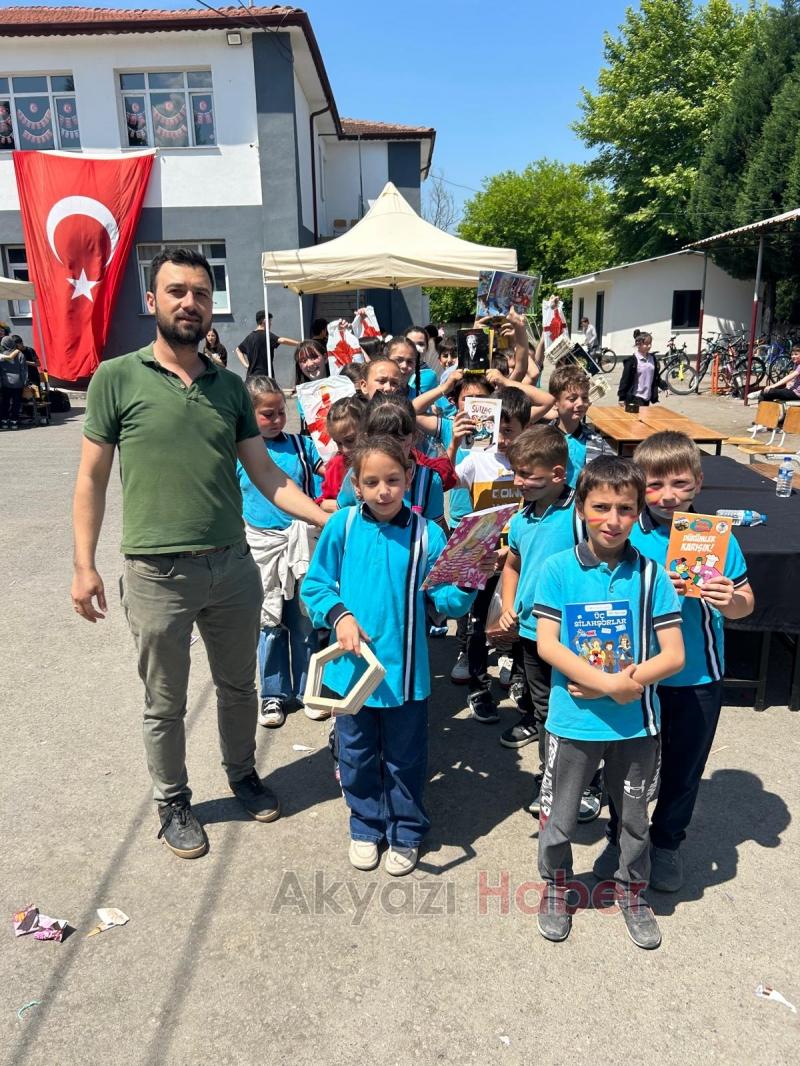 Akyazı'da Kitap Fuarına Büyük İlgi