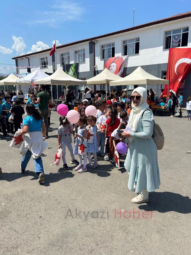 Akyazı'da Kitap Fuarına Büyük İlgi