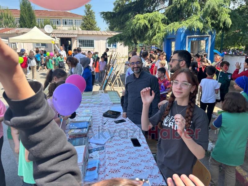 Akyazı'da Kitap Fuarına Büyük İlgi