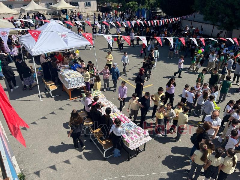 Akyazı'da Kitap Fuarına Büyük İlgi