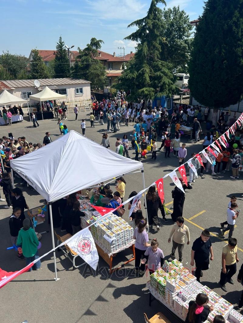Akyazı'da Kitap Fuarına Büyük İlgi