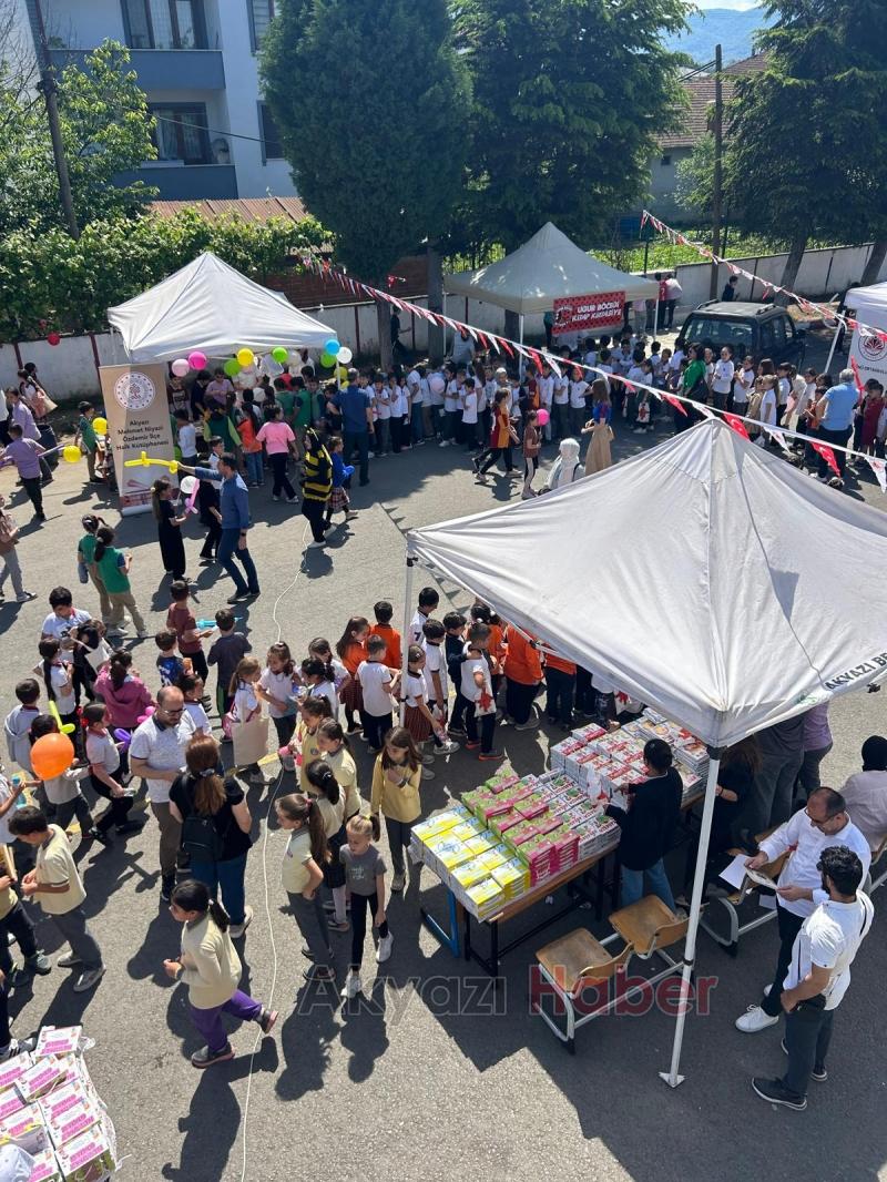 Akyazı'da Kitap Fuarına Büyük İlgi