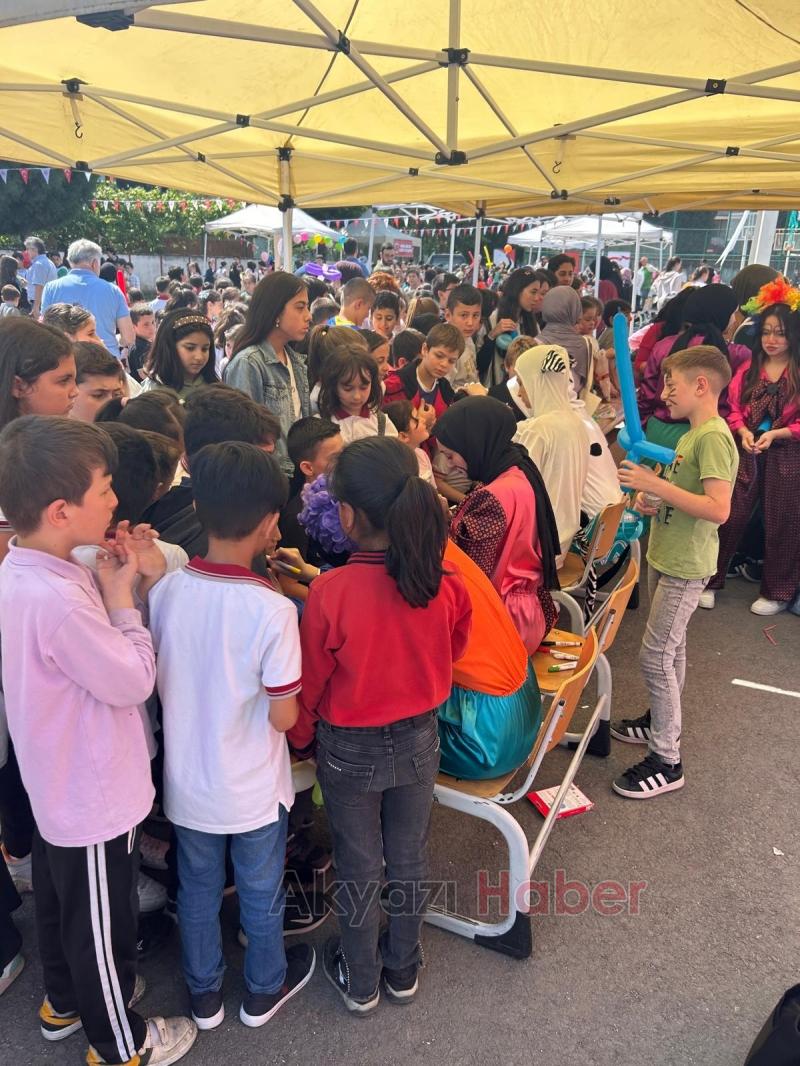 Akyazı'da Kitap Fuarına Büyük İlgi