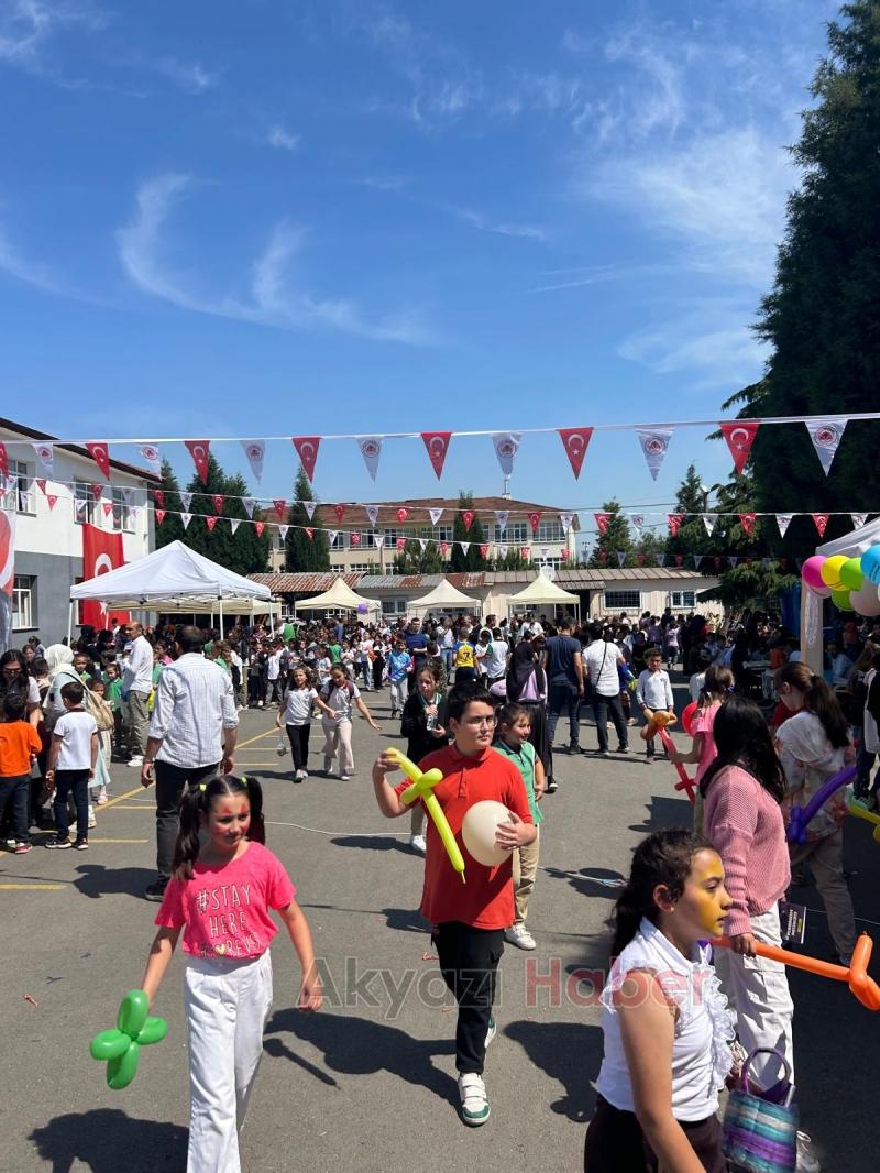Akyazı'da Kitap Fuarına Büyük İlgi