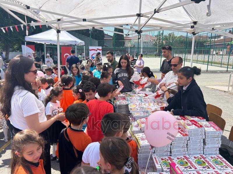 Akyazı'da Kitap Fuarına Büyük İlgi