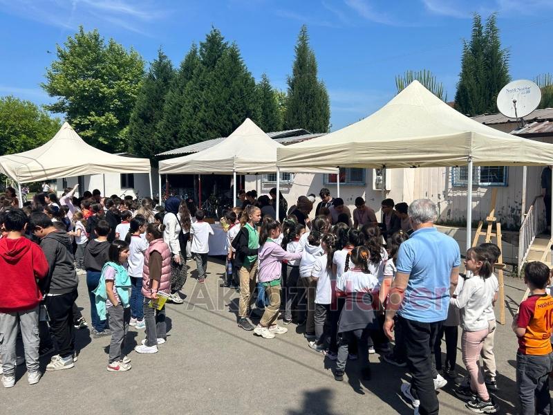 Akyazı'da Kitap Fuarına Büyük İlgi