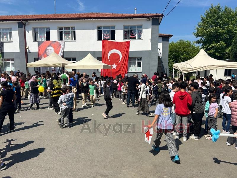 Akyazı'da Kitap Fuarına Büyük İlgi