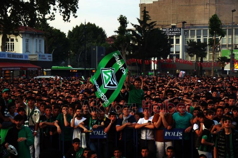 Final Maçını Dev Ekrandan Takip Ettiler