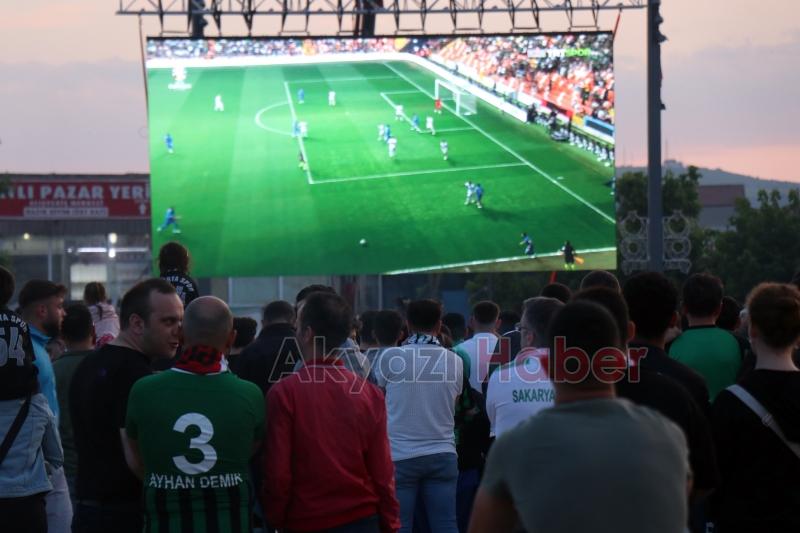 Final Maçını Dev Ekrandan Takip Ettiler