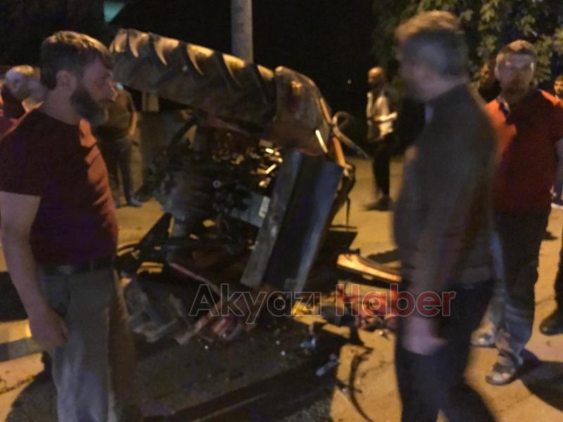 ASKF Başkanı nın Kullandığı Otomobil Traktörle Çarpıştı 1 Yaralı