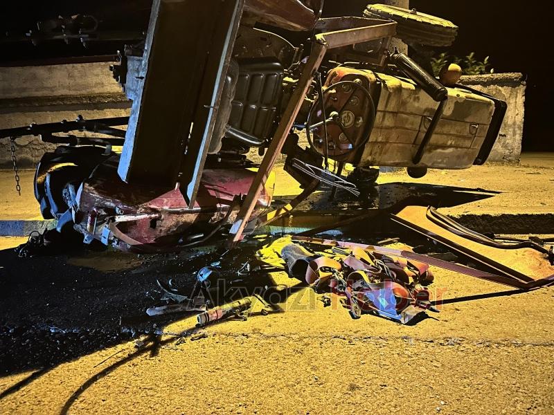 ASKF Başkanı nın Kullandığı Otomobil Traktörle Çarpıştı 1 Yaralı