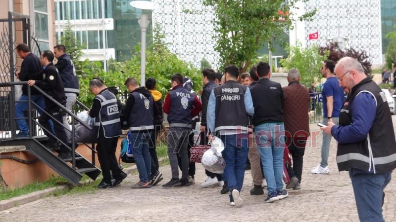 Suç Örgütü Operasyonundan 30 Tutuklama