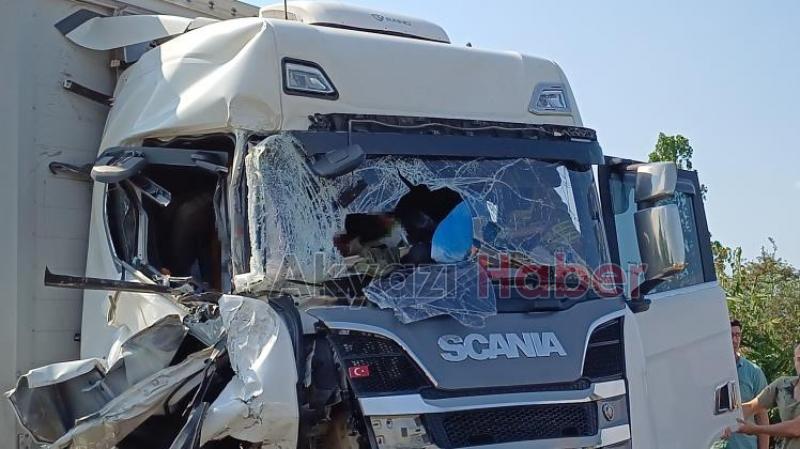 Tanker İle Tır Çarpıştı 5 Yaralı