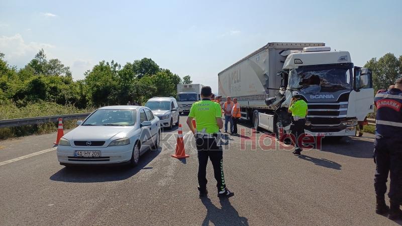 Tanker İle Tır Çarpıştı 5 Yaralı