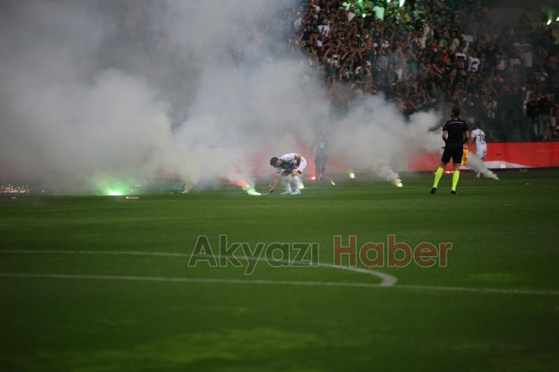 Final maçında meşaleleri tribündeki taraftarlara ulaştıran 2 kişi gözaltında