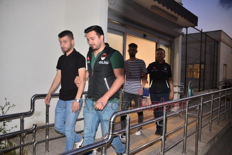 Final maçında meşaleleri tribündeki taraftarlara ulaştıran 2 kişi gözaltında