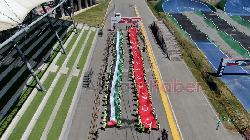 İlkokul öğrencileri pedalları Filistinli çocuklar için çevirdi