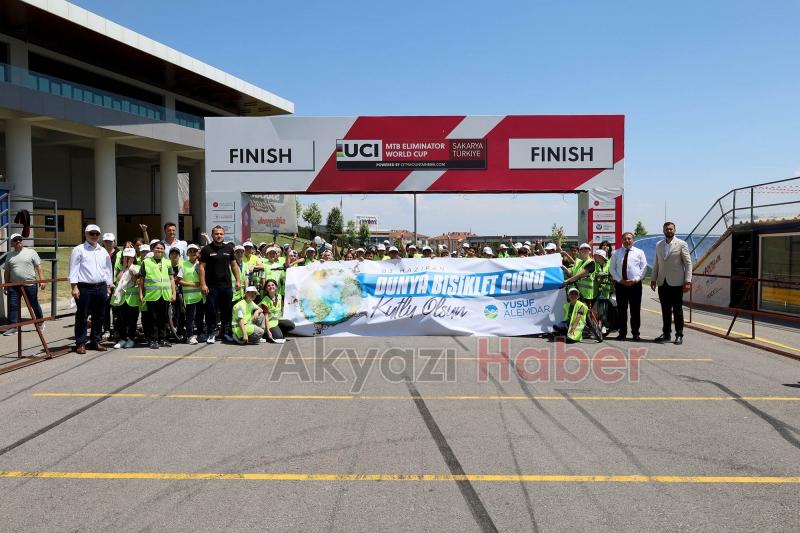 İlkokul öğrencileri pedalları Filistinli çocuklar için çevirdi