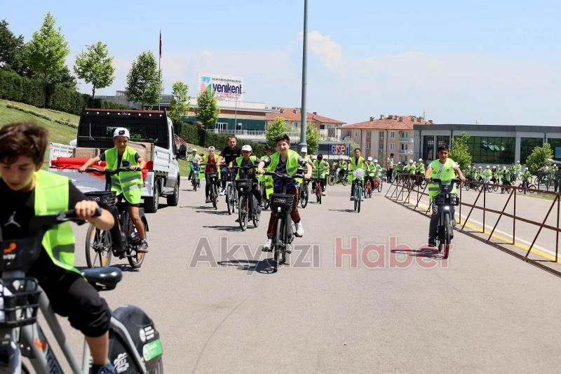 İlkokul öğrencileri pedalları Filistinli çocuklar için çevirdi