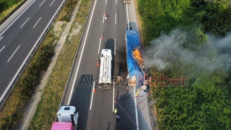 Balatalar tutuştu, tırın dorsesi yandı