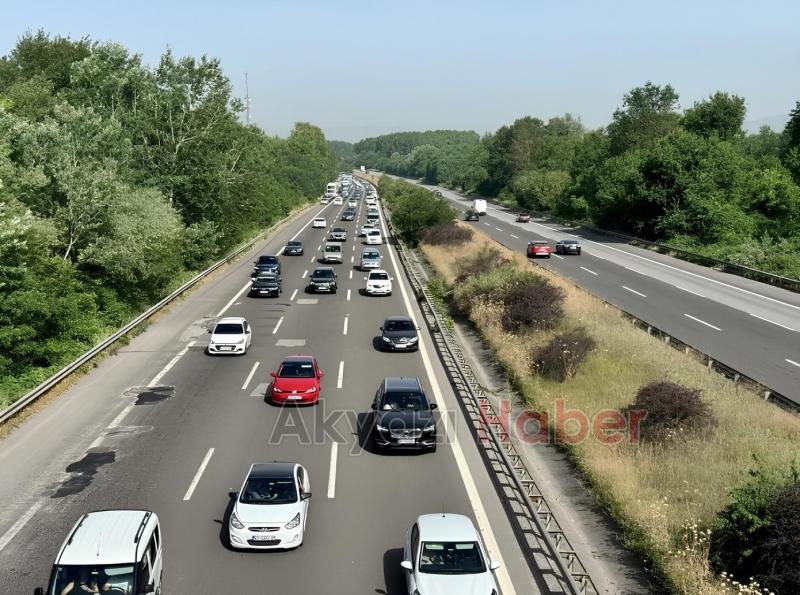 Akın akın gidiyorlar: Bayram trafiği havadan görüntülendi...
