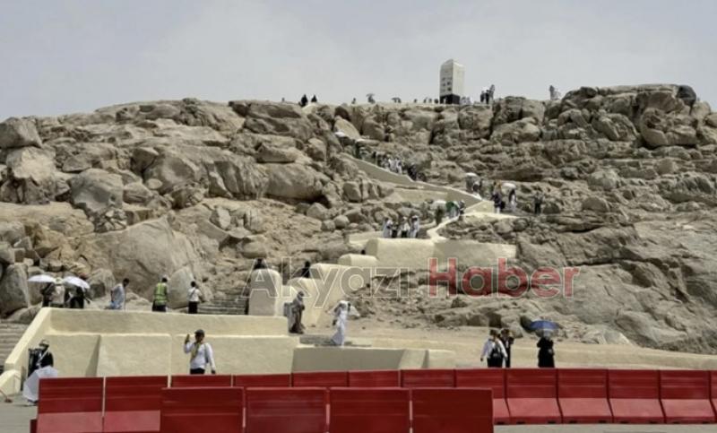 Arafat'ta 'büyük buluşma': Vakfe duası yapılacak