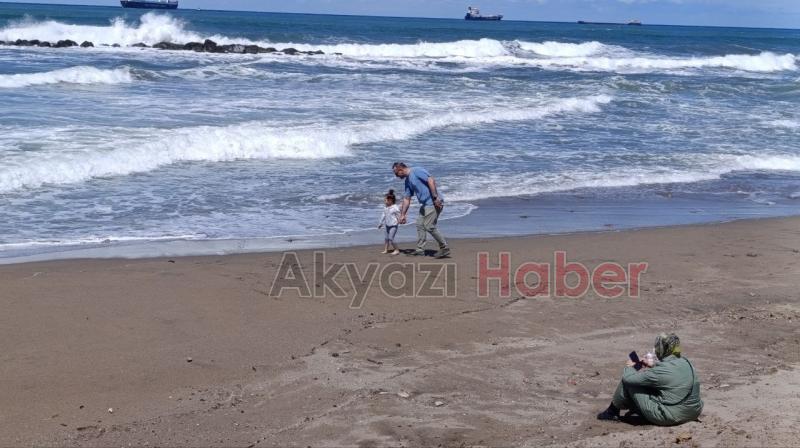Karasu, Kocaali sahilleri boş kaldı