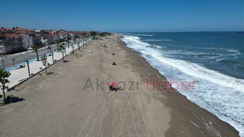 Bayramda sahilde güneşlendiler