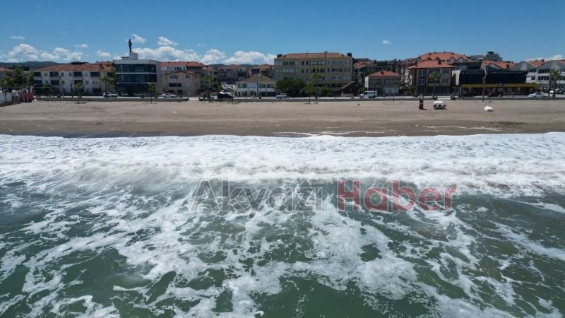 Bayramda sahilde güneşlendiler