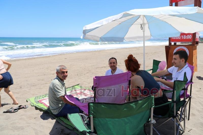 Bayramda sahilde güneşlendiler