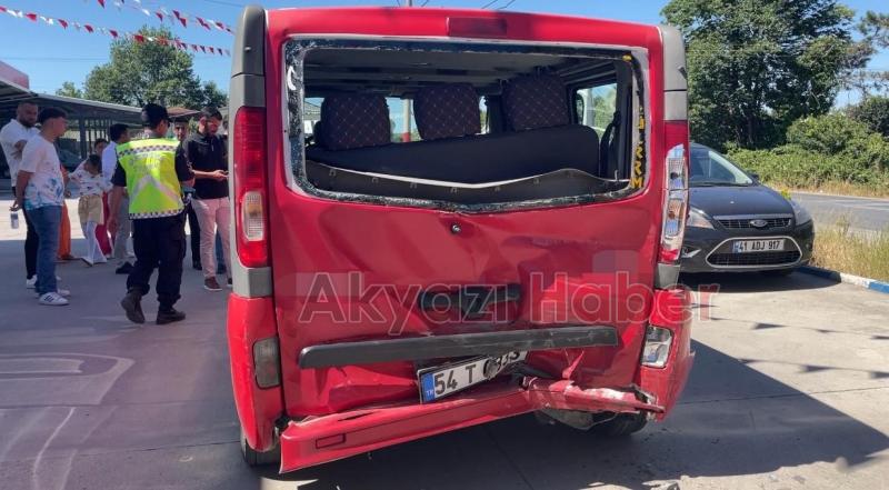 Hafif ticari araç, dolmuşa çarptı: 5 yaralı
