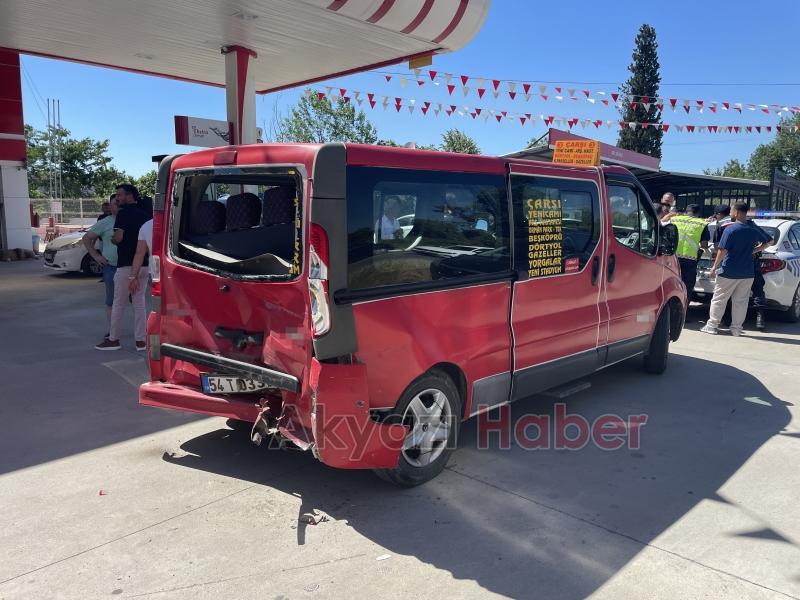 Hafif ticari araç, dolmuşa çarptı: 5 yaralı