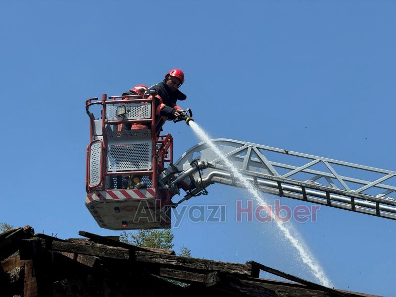 Bahçeye atılan sigara izmariti evi yaktı