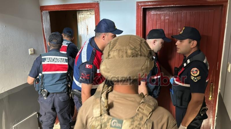 Yabancı uyrukluları kaçak getirip çalıştıran şebeke çökertildi