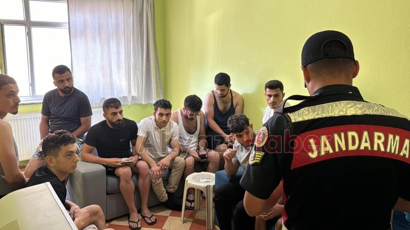 Yabancı uyrukluları kaçak getirip çalıştıran şebeke çökertildi