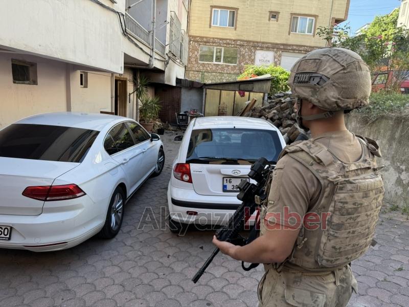 Yabancı uyrukluları kaçak getirip çalıştıran şebeke çökertildi