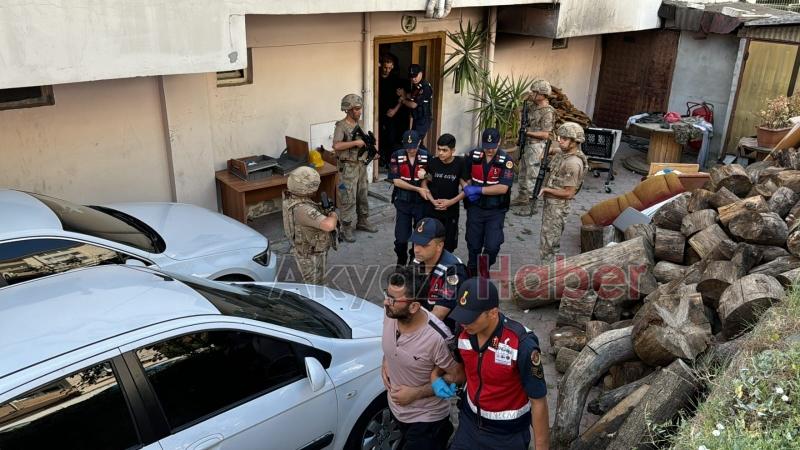 Yabancı uyrukluları kaçak getirip çalıştıran şebeke çökertildi